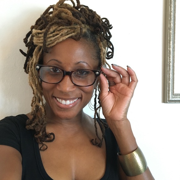 Meet your Posher, Ci’monique - Picture 2 of 2